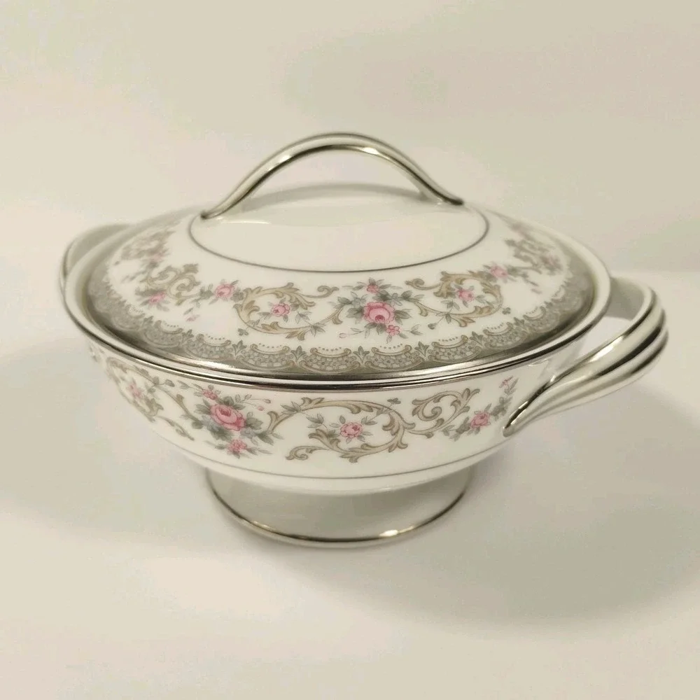 Noritake China Edgewood 5807 Sugar Bowl with Lid and Creamer Set Pink‎ Roses